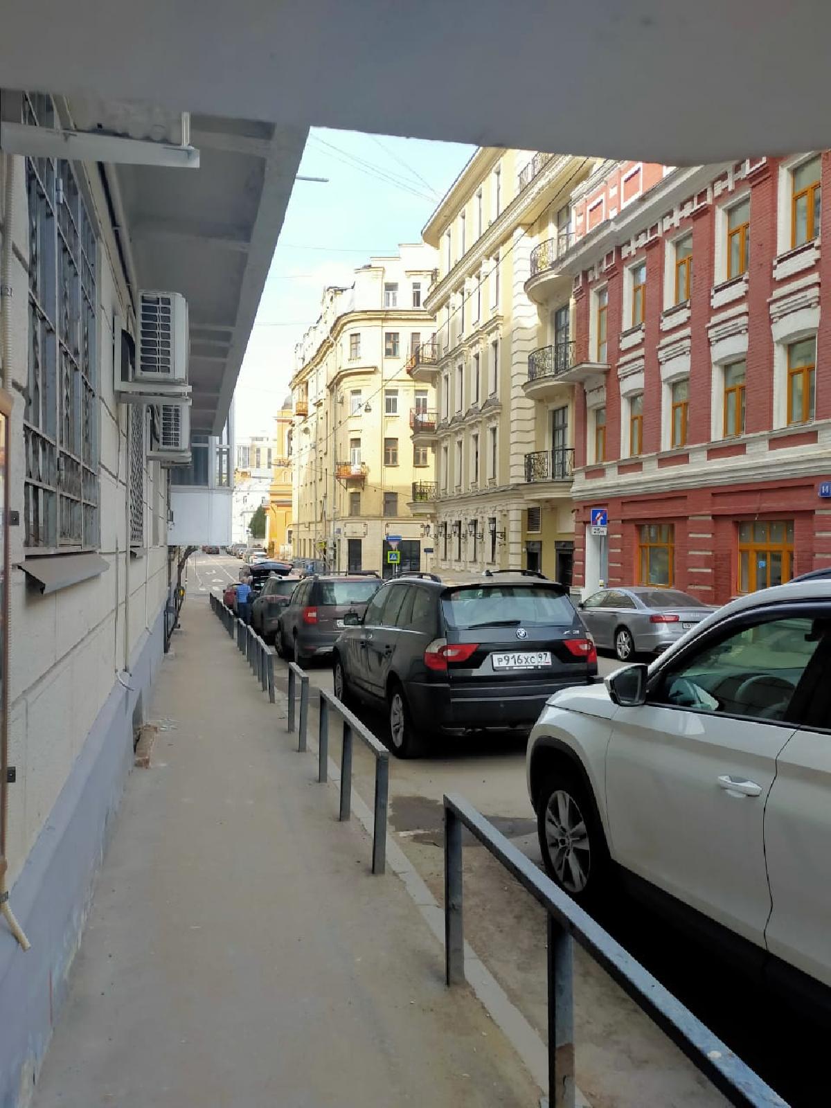 комната-комнатная квартира, Москва, Большой Афанасьевский переулок 17 , метро Кропоткинская, фото №