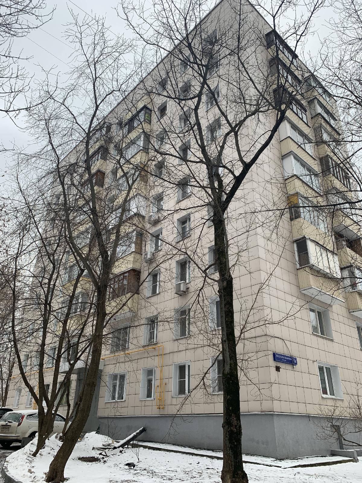 комната-комнатная квартира, Москва, Академика Комарова улица 1б , метро Фонвизинская, фото №
